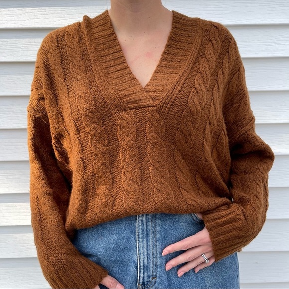 American Eagle Outfitters Sweaters - American Eagle Oversized Cropped Hooded Sweater size Medium